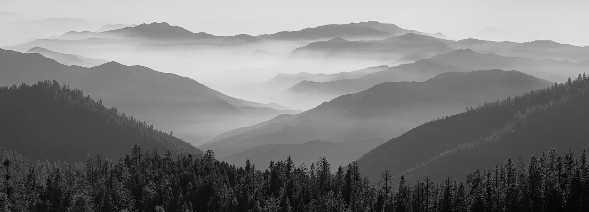 Горы в тумане панорама